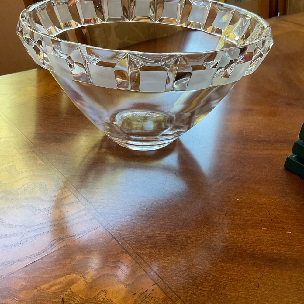 NACHTMANN CRYSTAL BOWL WITH FACETED SQUARE TRIM 8.5” ACROSS - Picture 5 of 15